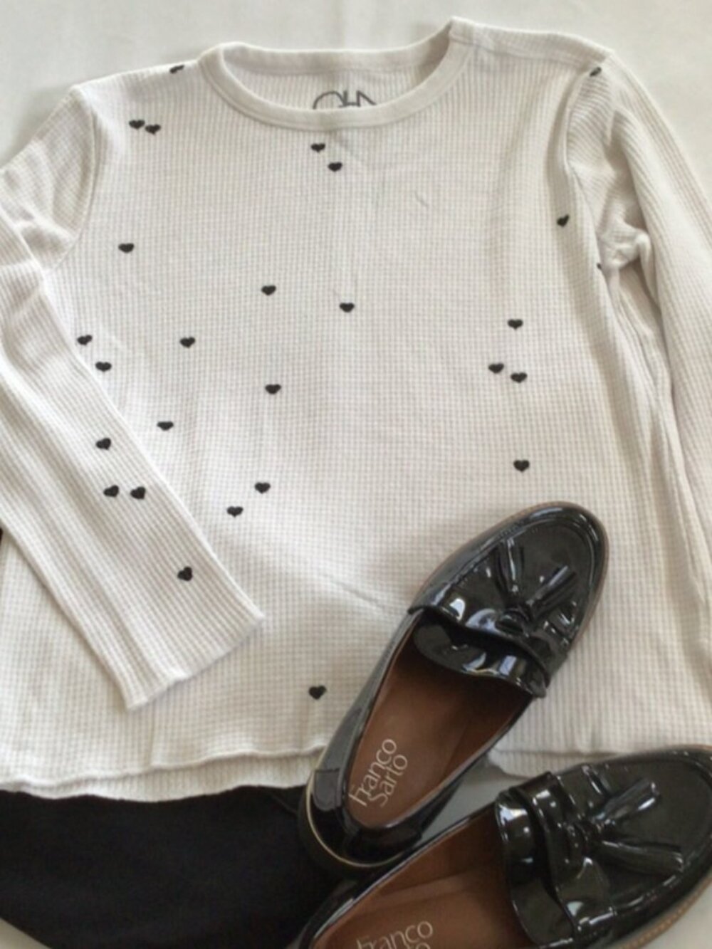 ANTHRO Thermal Tee w/Scattered Black Hearts Sz S